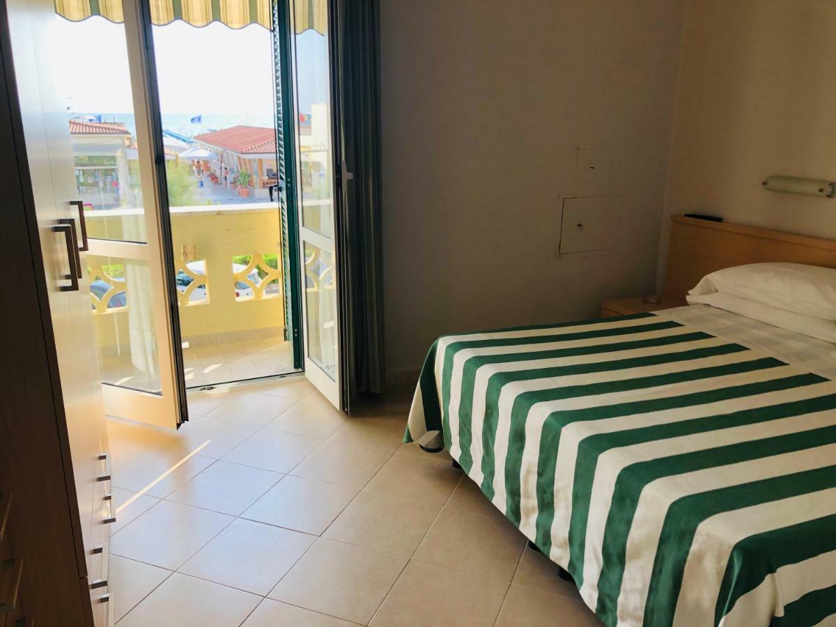 Hotel Valdinievole Lido di Camaiore Exterior foto